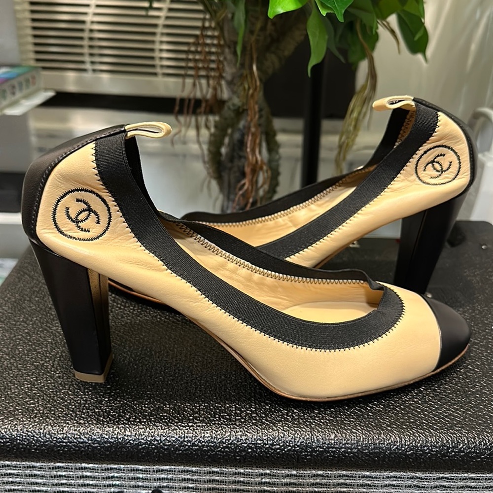 💎✨Authentic✨💎 CHANEL Cream & Black Heels | Sz 9.5 Women’s